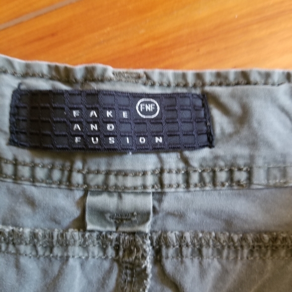 Fake and Fusion High Rise Capri Pants. Size 32M - Picture 3 of 11